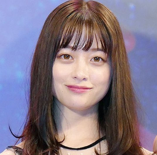 【実は貧乏生活だった？】橋本環奈の両親の驚きの職業を公開！父は公務員で、母のハーフ説はデマ！兄が2人いる！